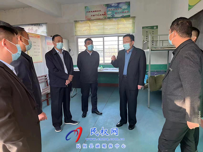 縣領導王玉軍、李國棟到部分鄉(xiāng)鎮(zhèn)學校檢查疫情防控工作