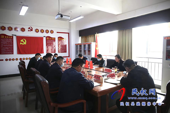 縣委副書記、縣長王靜嫻調(diào)研人社工作