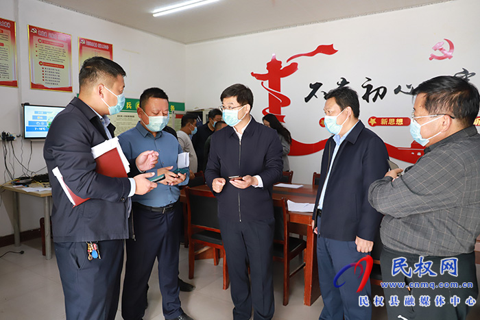 縣委書記張團(tuán)結(jié)調(diào)研鞏固拓展脫貧攻堅(jiān)成果同鄉(xiāng)村振興有效銜接、疫情防控、“五星”支部創(chuàng)建等工作