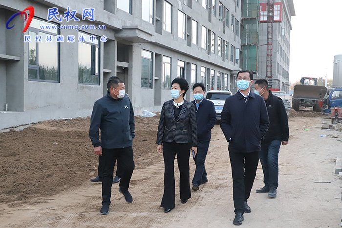 縣領(lǐng)導(dǎo)周燕、朱繼兵到縣委黨校二期施工工地查看建設(shè)情況