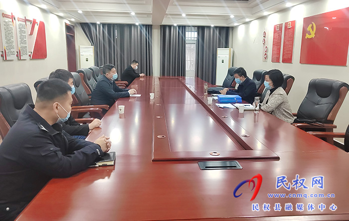 縣委常委、政法委書記陳鴻志到王莊寨鎮(zhèn)暗訪督導(dǎo)信訪維穩(wěn)、“三零”創(chuàng)建等工作