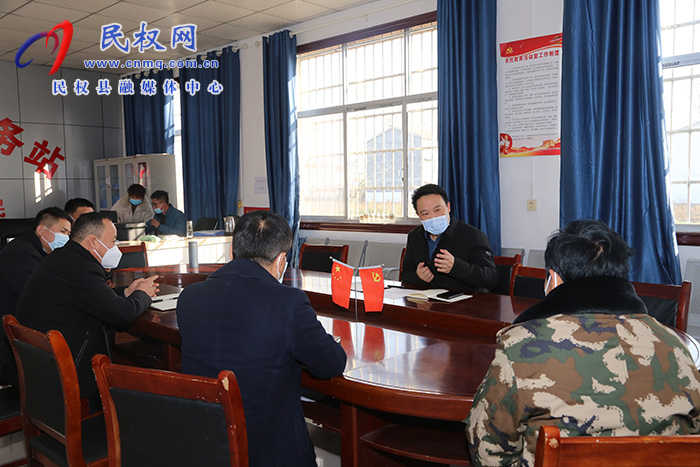 縣委常委、組織部長王義彬暗訪督導(dǎo)軟弱渙散村黨組織整頓、“五星”支部創(chuàng)建和駐村“第一書記”在崗履職情況