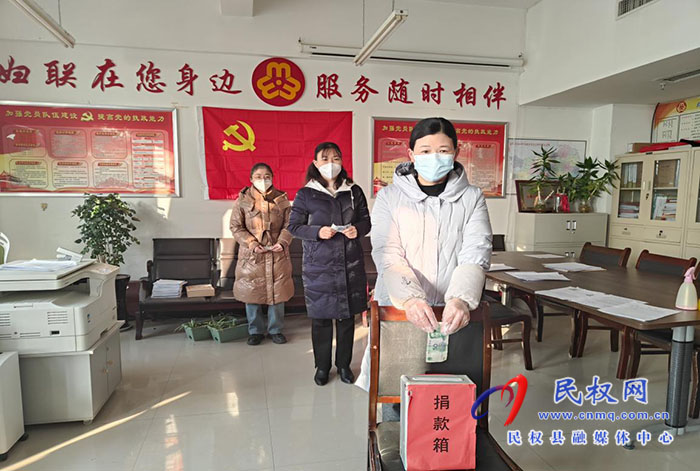 縣婦聯(lián)組織開展“送溫暖、獻(xiàn)愛心”捐款活動(dòng)