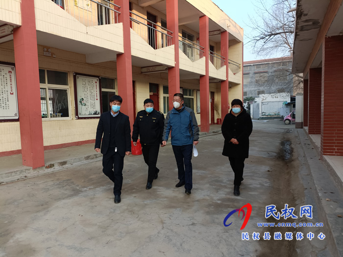 縣人大常委會(huì)副主任李勇到伯黨鄉(xiāng)包保企業(yè)督導(dǎo)檢查食品安全“兩個(gè)責(zé)任”工作機(jī)制落實(shí)情況