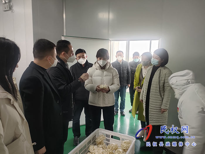 縣委常委、副縣長(zhǎng)于茜檢查春節(jié)節(jié)前食品安全工作