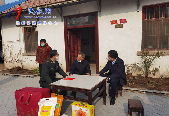 市委常委、軍分區(qū)政委朱洲到民走訪慰問老黨員和困難黨員