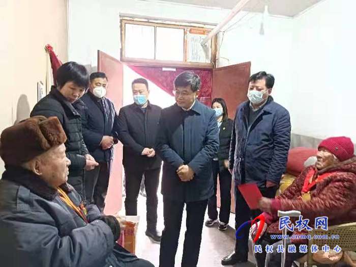 市人大常委會副主任、縣委書記張團(tuán)結(jié)看望慰問困難老黨員