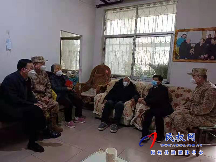 市人大常委會(huì)副主任、縣委書記張團(tuán)結(jié)看望慰問(wèn)抗戰(zhàn)老兵