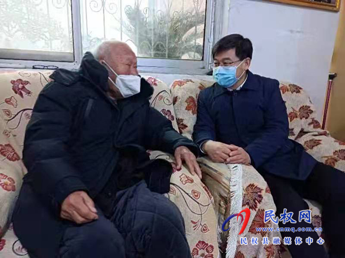 市人大常委會(huì)副主任、縣委書記張團(tuán)結(jié)看望慰問(wèn)抗戰(zhàn)老兵