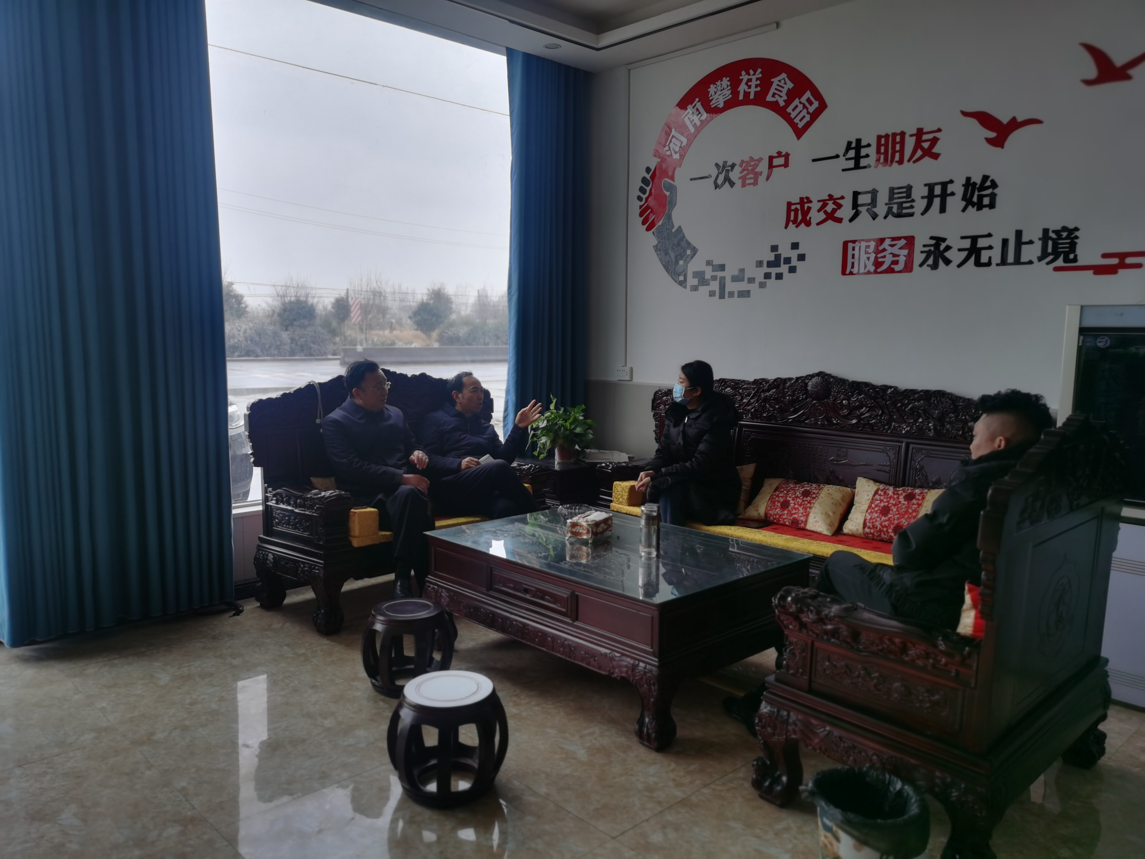 縣領(lǐng)導(dǎo)韓德勇、李國棟對雙塔鎮(zhèn)重點(diǎn)企業(yè)進(jìn)行調(diào)研走訪