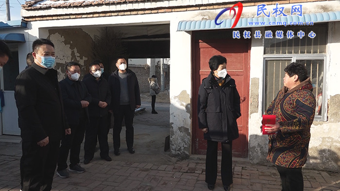 縣人大常委會(huì)主任周燕走訪慰問(wèn)困難職工、特困居民等