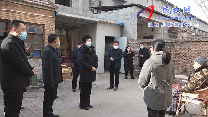 縣人大常委會(huì)主任周燕走訪慰問(wèn)困難職工、特困居民等