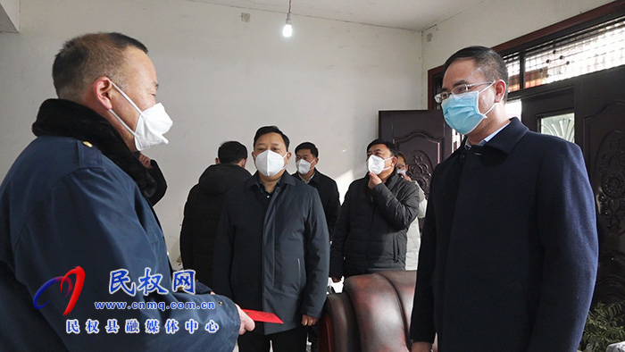 縣委常委、常務(wù)副縣長王景義走訪慰問困難群眾和“三屬人員