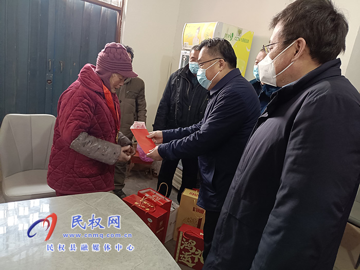 縣委常委、宣傳部長(zhǎng)、副縣長(zhǎng)畢道喜走訪慰問(wèn)困難黨員和老黨員