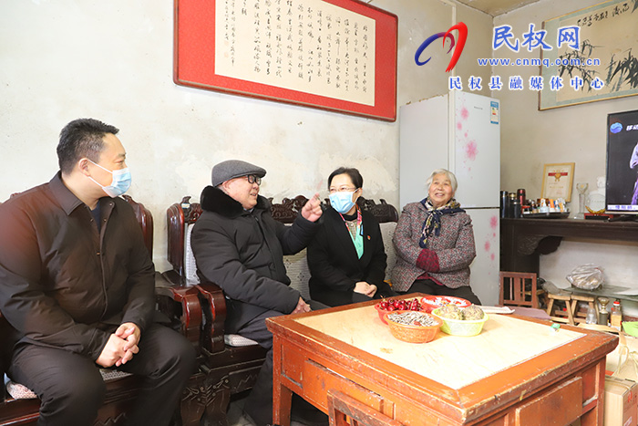 縣委副書記、縣長(zhǎng)王靜嫻看望慰問實(shí)職縣級(jí)退休干部