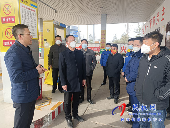 縣委常委、常務(wù)副縣長(zhǎng)王景義檢查節(jié)前食品供應(yīng)和安全生產(chǎn)工作