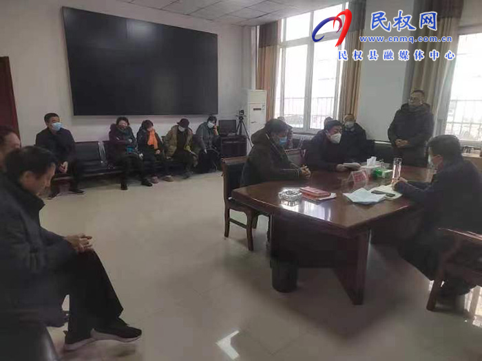 縣委常委、政法委書記陳鴻志在縣來訪接待中心約訪群眾