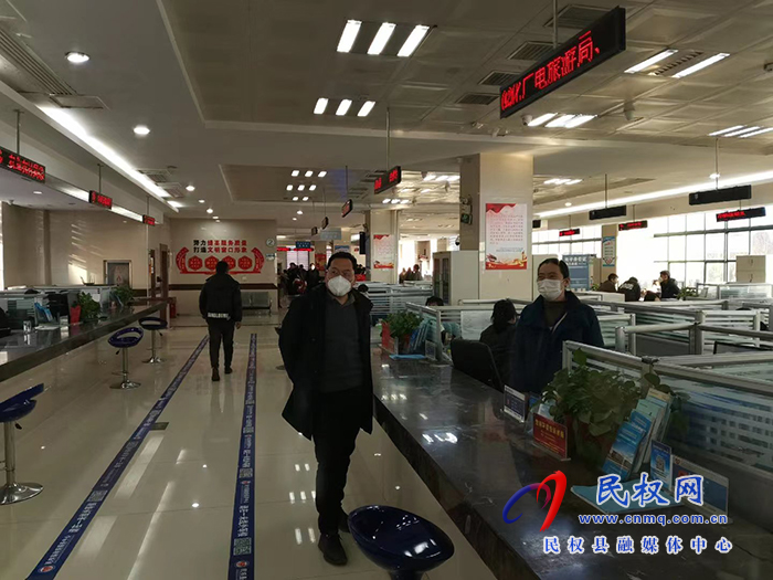民權(quán)縣文化廣電旅游局黨組書記、局長(zhǎng)趙世忠到行政服務(wù)中心文廣局窗口調(diào)研