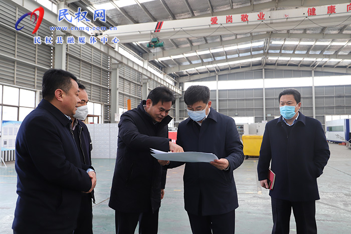 市人大常委會副主任、縣委書記張團結到企業(yè)開展“企業(yè)服務日”活動