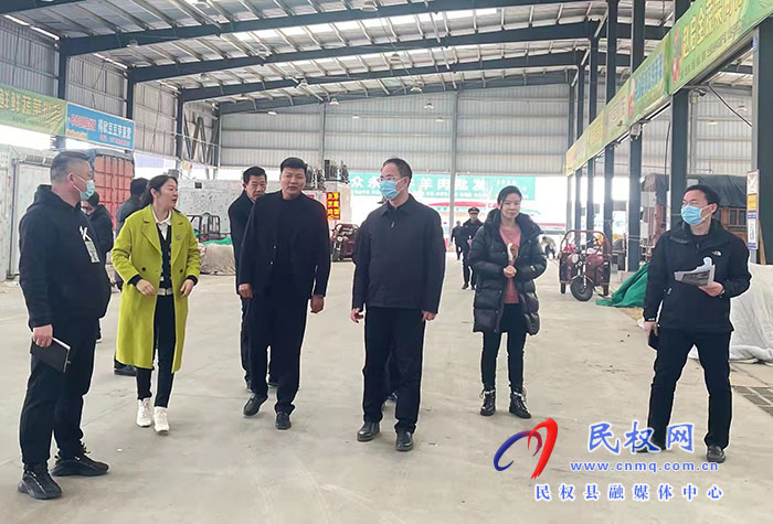 縣委常委、常務(wù)副縣長(zhǎng)王景義督導(dǎo)文明城市創(chuàng)建工作市場(chǎng)組工作