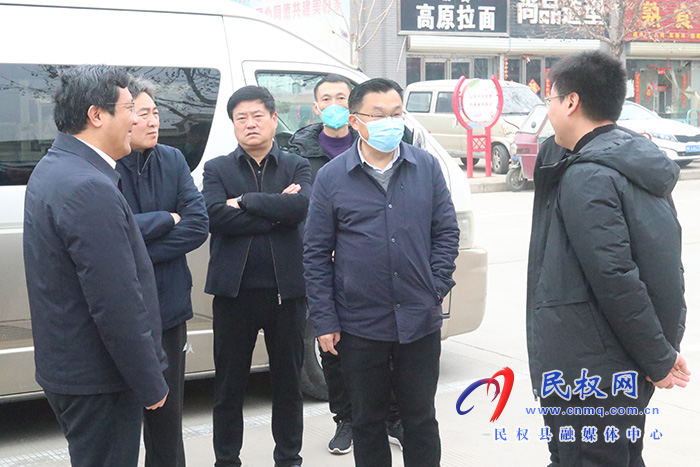 縣委常委、宣傳部長、副縣長畢道喜查看全國文明城市創(chuàng)建工作