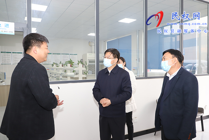 市人大常委會副主任、縣委書記張團結調(diào)研食品安全“兩個責任”落實情況
