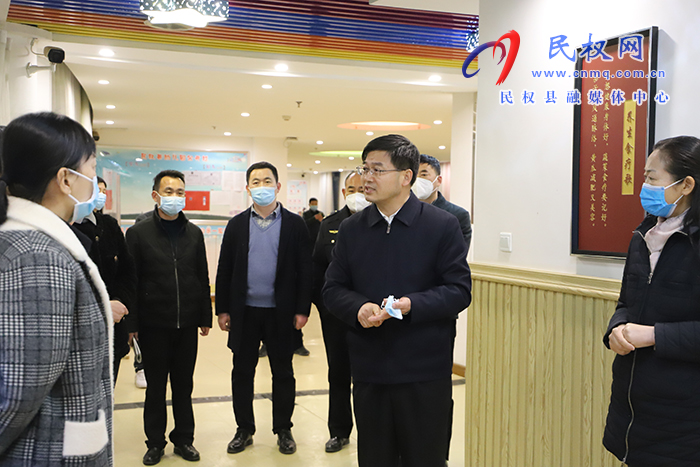 市人大常委會副主任、縣委書記張團結調(diào)研食品安全“兩個責任”落實情況