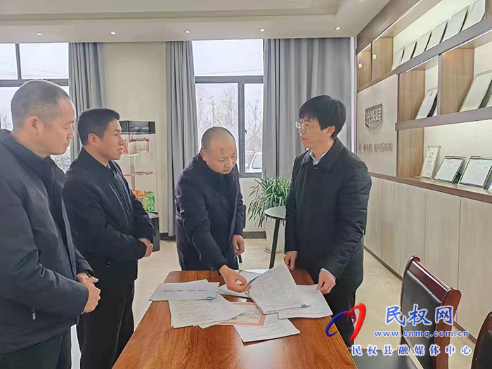 民權(quán)縣高新區(qū)黨工委書(shū)記張愛(ài)軍督導(dǎo)食品安全“兩個(gè)責(zé)任”工作落實(shí)情況