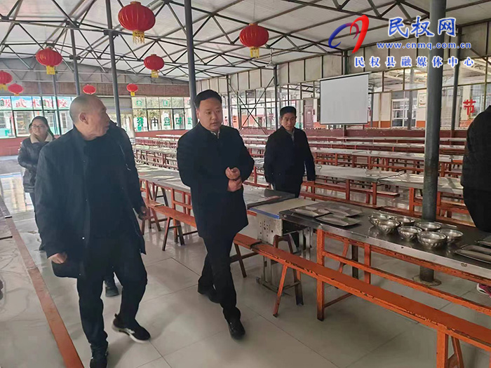 民權(quán)縣副縣長李衛(wèi)政督導(dǎo)食品安全“兩個責(zé)任”工作落實(shí)情況