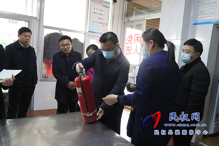 縣委常委、宣傳部長、副縣長畢道喜查看校園安全工作