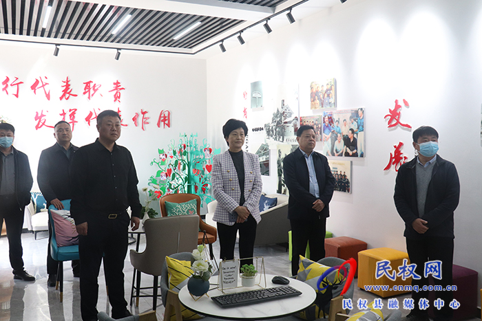 縣人大常委會主任周燕到野崗鎮(zhèn)指導人大代表建設(shè)工作