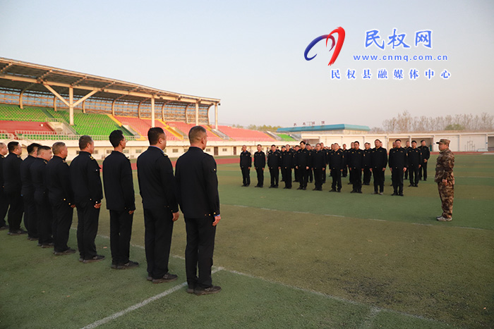 民權(quán)縣城市管理局:開展“強基礎(chǔ) 轉(zhuǎn)作風 樹形象”軍事化訓練活動?