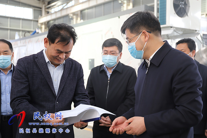 市人大常委會副主任、縣委書記張團結(jié)開展“企業(yè)服務日”活動
