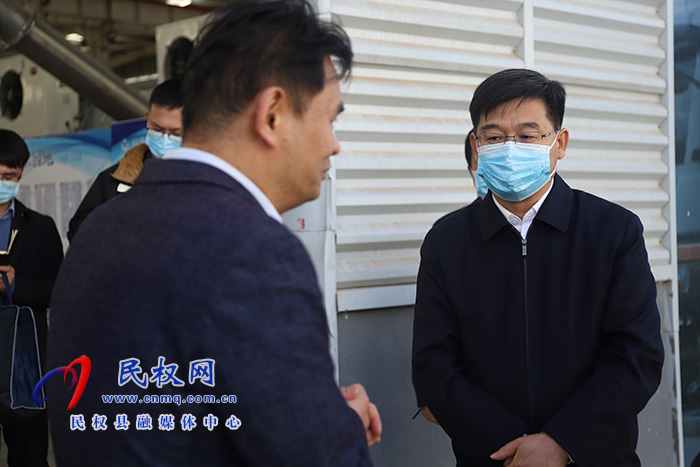 市人大常委會副主任、縣委書記張團結(jié)開展“企業(yè)服務日”活動