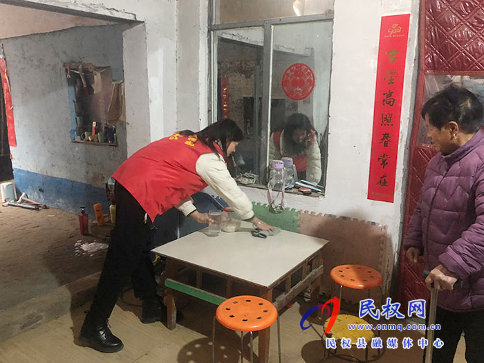 民權縣水務公司開展“學雷鋒 我行動” 關愛殘疾人志愿服務活動