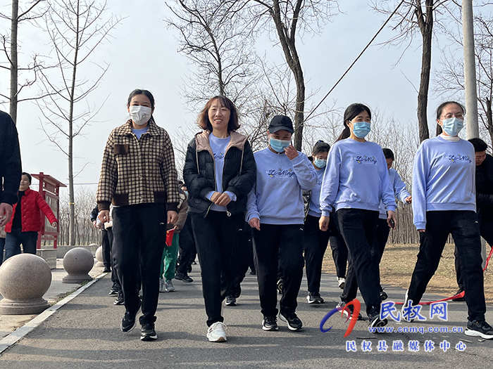 孫六鎮(zhèn)組織開展“健康徒步走，奮勇向前行”春季徒步活動