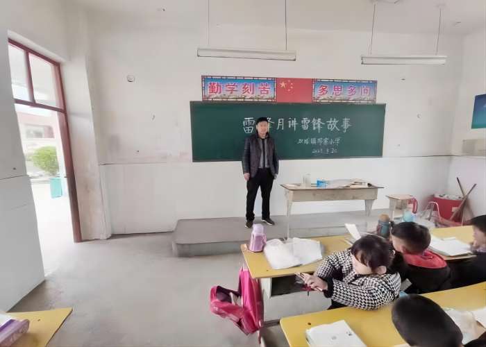 雙塔鎮(zhèn)各中小學(xué)開(kāi)展“學(xué)雷鋒樹(shù)新風(fēng)”活動(dòng) 雙塔鎮(zhèn)各中小學(xué)開(kāi)展“學(xué)雷鋒樹(shù)新風(fēng)”活動(dòng)