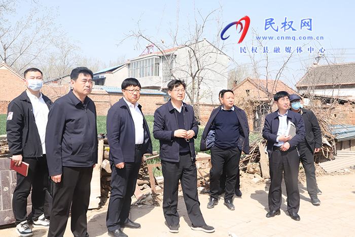市人大常委會副主任、縣委書記張團(tuán)結(jié)調(diào)研督導(dǎo)違法違規(guī)占用耕地整治工作