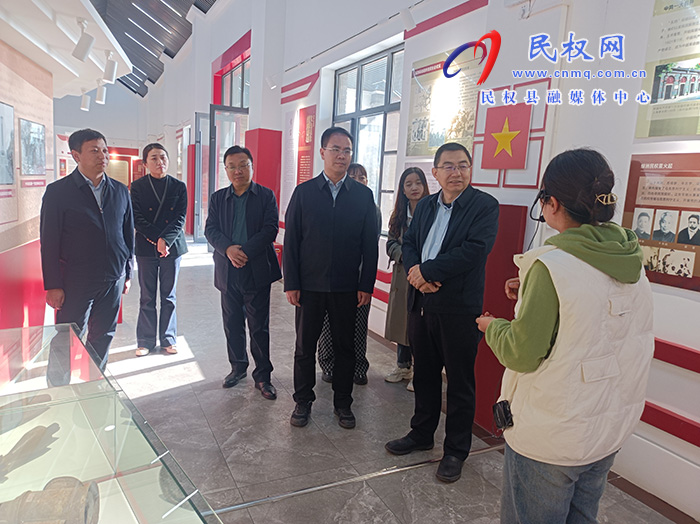 新疆生產(chǎn)建設(shè)兵團第十三師新星市大營房城管委黨委書記殷向東到民參觀考察