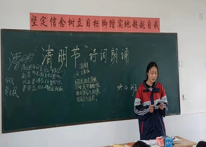 雙塔鎮(zhèn)各中小學(xué)開(kāi)展“祭英烈、愛(ài)國(guó)防”全民國(guó)防教育活動(dòng)