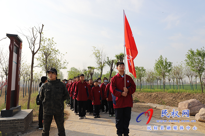 民權(quán)縣第一初級中學開展青春長征紅色研學主題活動
