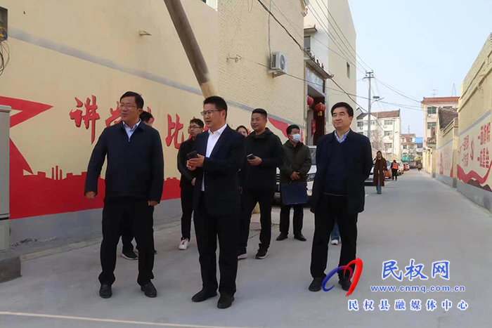 河南日報駐商丘站站長李鳳虎、市委政研室副主任祝傳軍等一行到南華街道辦事處調研