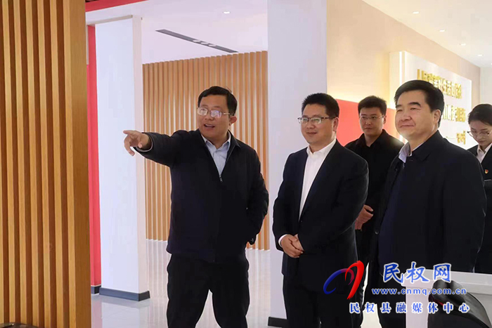 河南日報駐商丘站站長李鳳虎、市委政研室副主任祝傳軍等一行到南華街道辦事處調研