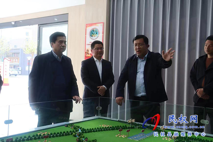 河南日報駐商丘站站長李鳳虎、市委政研室副主任祝傳軍等一行到南華街道辦事處調研