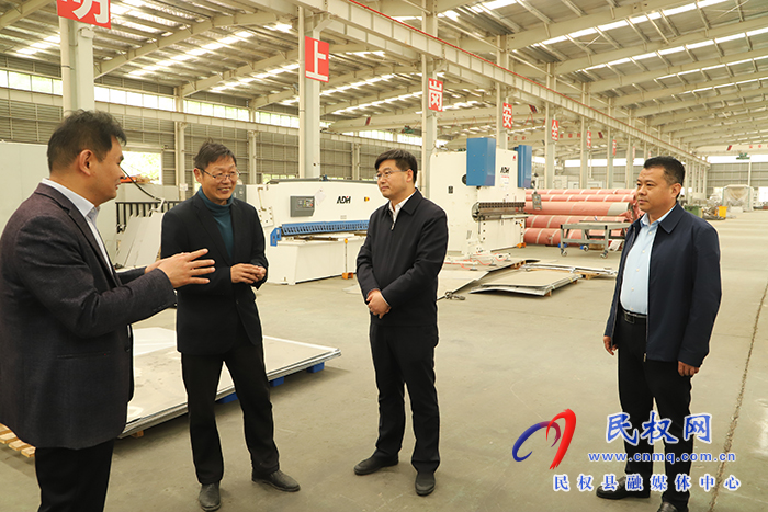 市人大常委會(huì)副主任、縣委書記張團(tuán)結(jié)開展企業(yè)服務(wù)日活動(dòng)