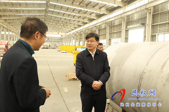 市人大常委會(huì)副主任、縣委書記張團(tuán)結(jié)開展企業(yè)服務(wù)日活動(dòng)