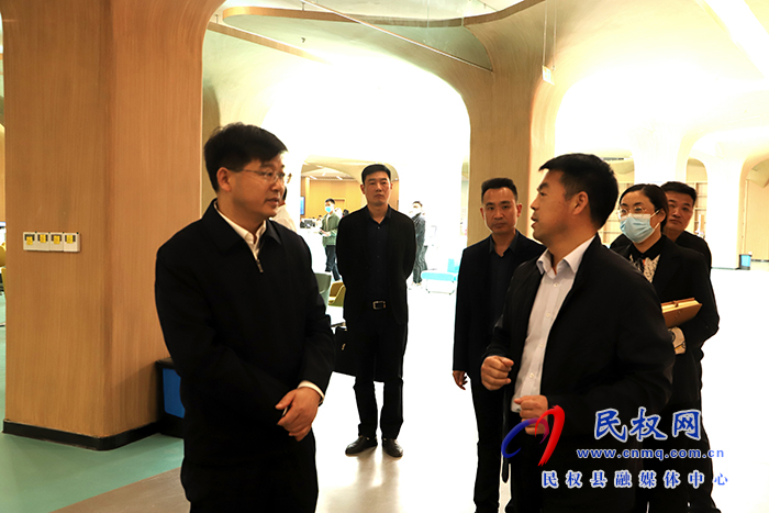 市人大常委會(huì)副主任、縣委書記張團(tuán)結(jié)調(diào)研政務(wù)服務(wù)中心運(yùn)營情況