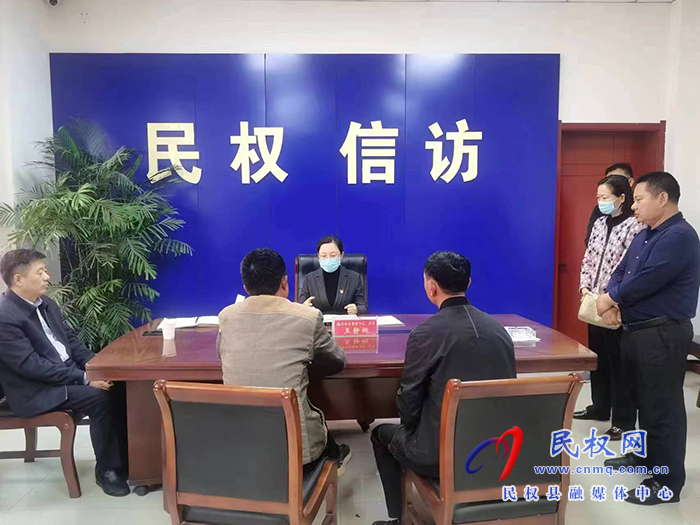 縣委副書記、縣長(zhǎng)王靜嫻接待來訪群眾