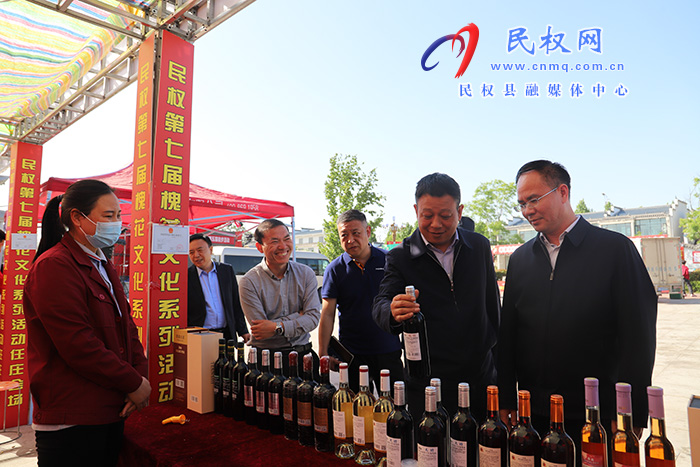  縣委常委、常務(wù)副縣長(zhǎng)王景義到2023中國(guó)·民權(quán)第七屆槐花文化系列活動(dòng)分會(huì)場(chǎng)察看美食節(jié)進(jìn)展情況