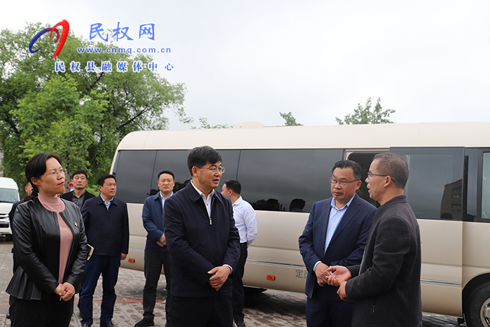市人大常委會(huì)副主任、縣委書記張團(tuán)結(jié)到花園鄉(xiāng)調(diào)研基層黨建、校園安全、基層衛(wèi)生健康服務(wù)、馬鈴薯產(chǎn)業(yè)發(fā)展情況